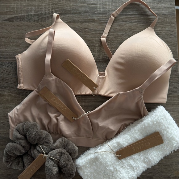 NWT! Lot Of 2 SKIMS Bras Scrunchie Headband 36C/L Bundle - Picture 1 of 16